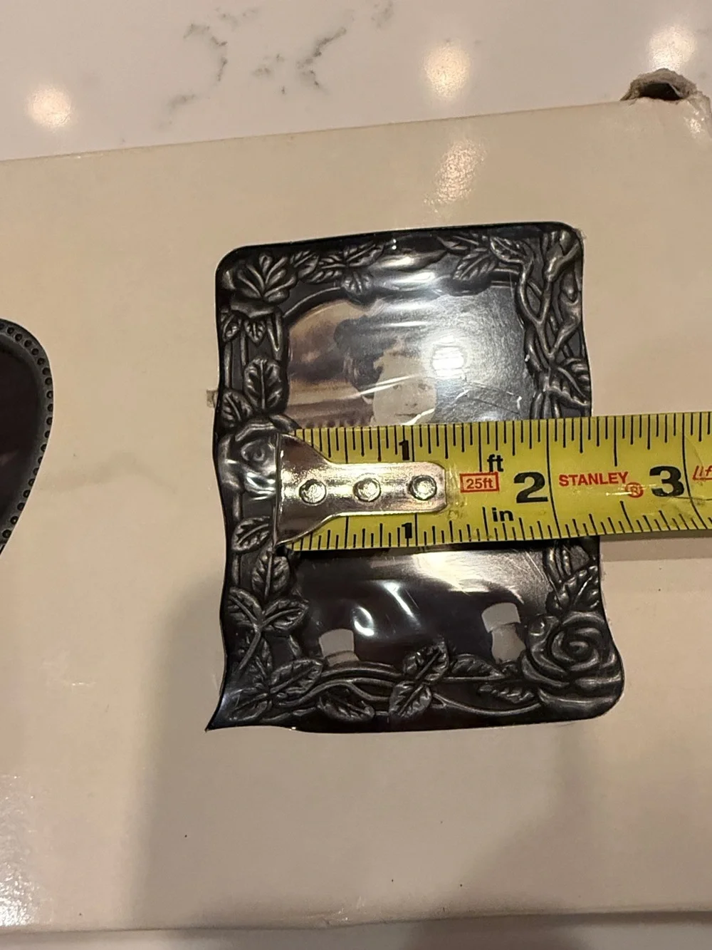 Brand New Old Stock 4 Metal Picture Frames W/Stand With Floral/Heart Design